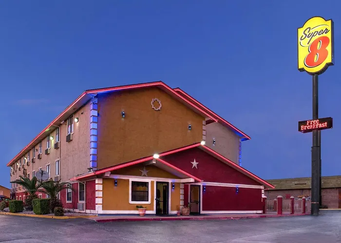 Super 8 By Wyndham San Antonio/I-35 North