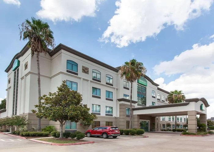 Wingate By Wyndham / Willowbrook