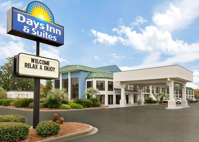 Days Inn & Suites By Wyndham Savannah Midtown