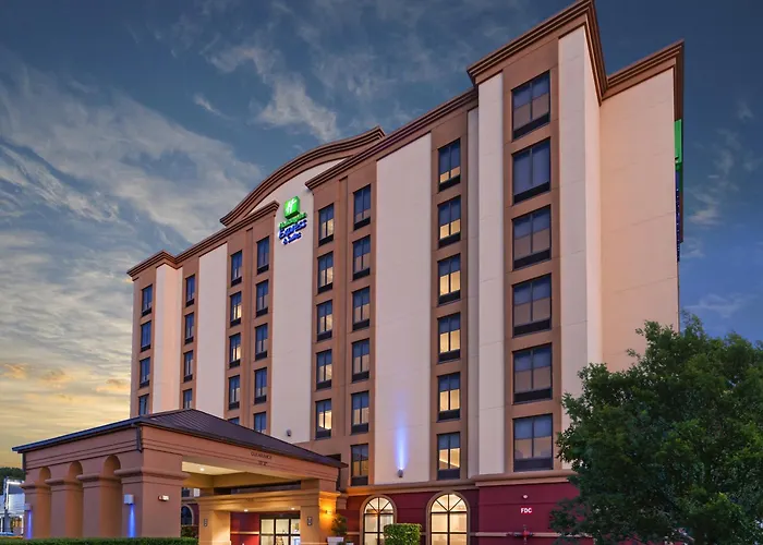 Holiday Inn Express & Suites Houston - Memorial Park Area By Ihg