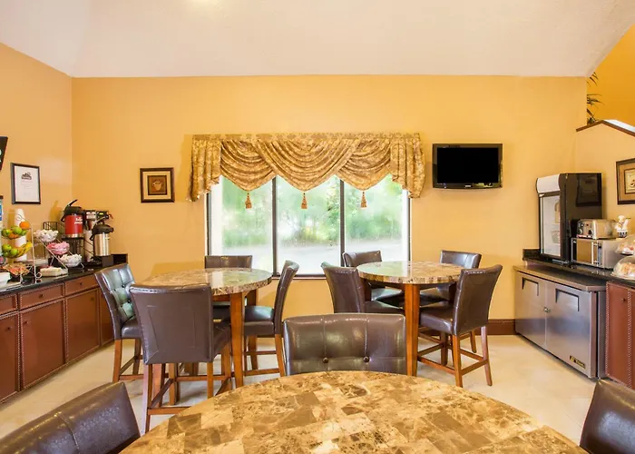Travelodge By Wyndham Fort Myers Airport