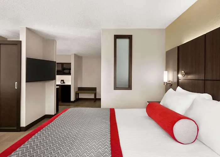 Ramada By Wyndham Suites Orlando Airport