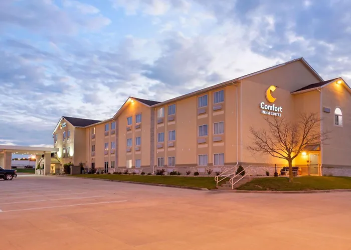 Comfort Inn & Suites Near Route 66