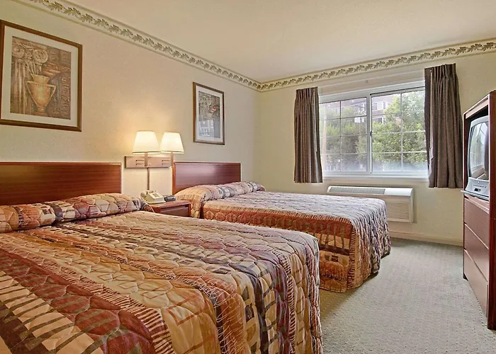 Days Inn By Wyndham Cleveland Lakewood