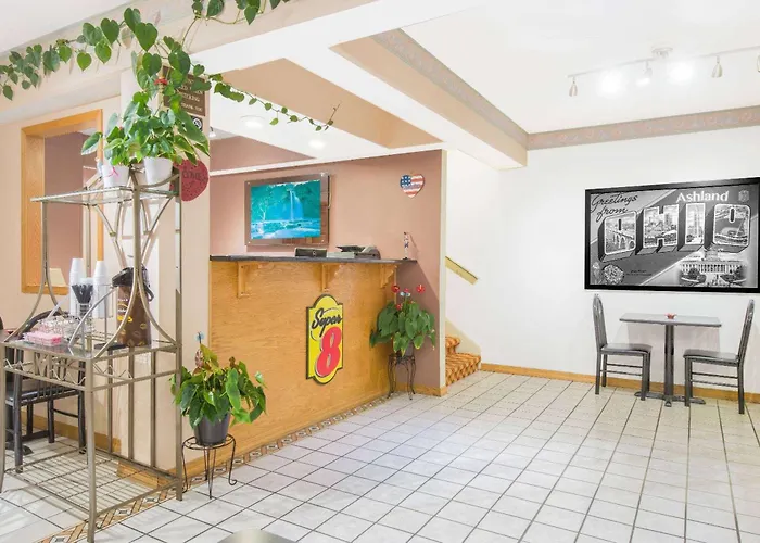 Super 8 By Wyndham Ashland Hotel