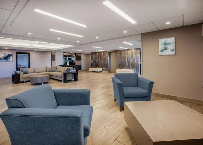 Wingate By Wyndham Detroit Metro Airport