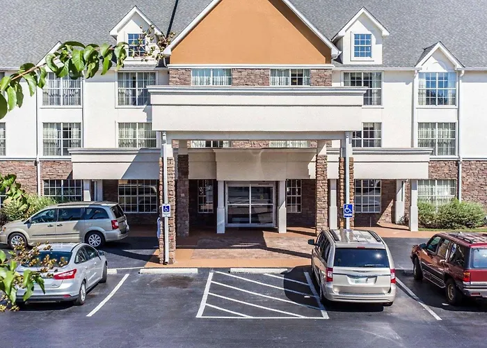Comfort Inn & Suites Ballpark Area