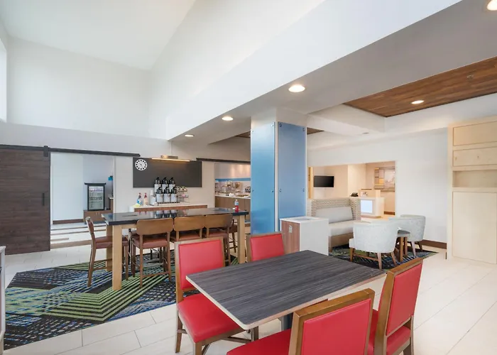 Holiday Inn Express & Suites By Ihg