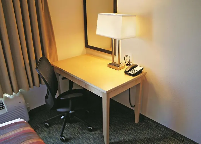 La Quinta By Wyndham Grand Forks Hotel