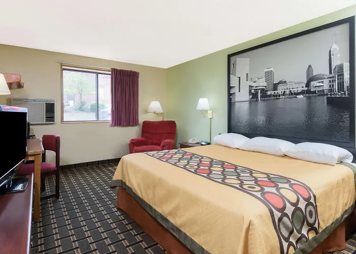 Super 8 By Wyndham Twinsburg/Cleveland Area Hotel