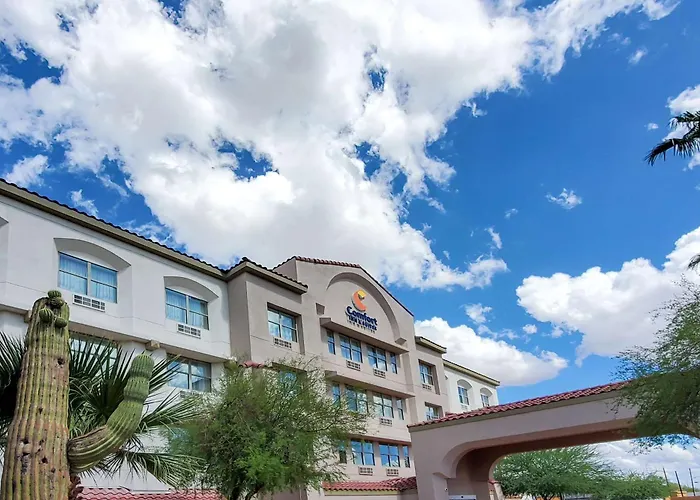 Comfort Inn & Suites Phoenix Sky Harbor Airport