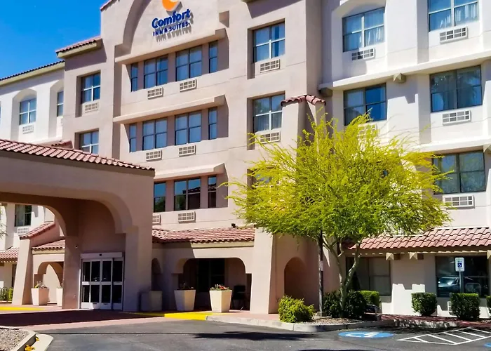Comfort Inn & Suites Phoenix Sky Harbor Airport