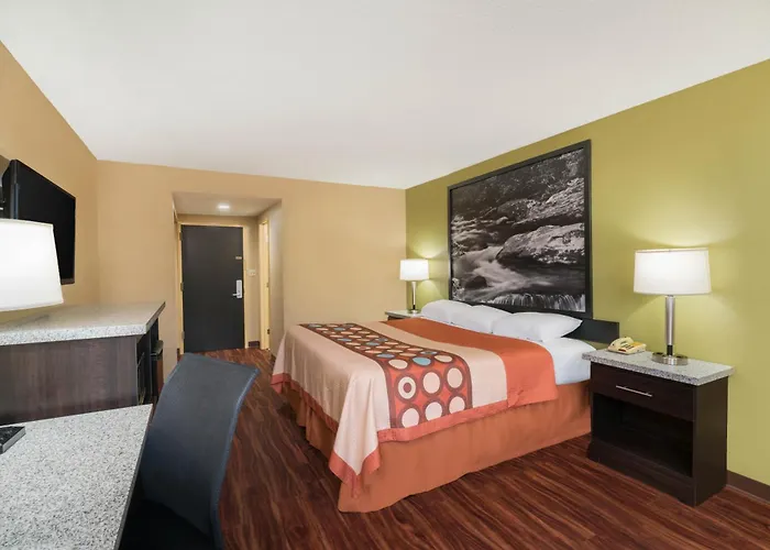 Super 8 By Wyndham Raleigh North East Hotel
