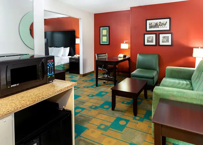 La Quinta By Wyndham Milwaukee Bayshore Area