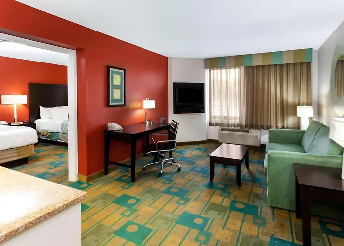 La Quinta By Wyndham Milwaukee Bayshore Area