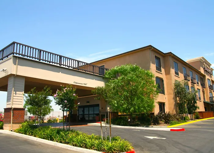 Hampton Inn /Corona