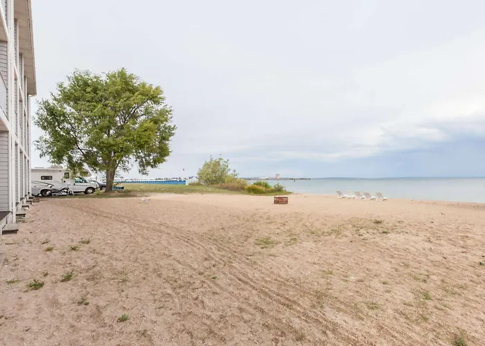 Ramada By Wyndham Mackinaw City Waterfront