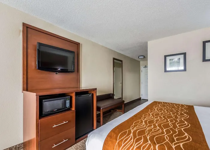 Comfort Inn & Suites Dayton North
