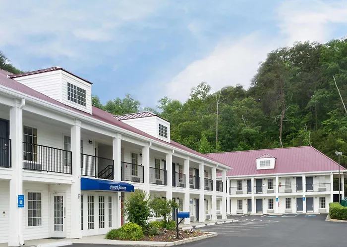 Howard Johnson By Wyndham Dalton