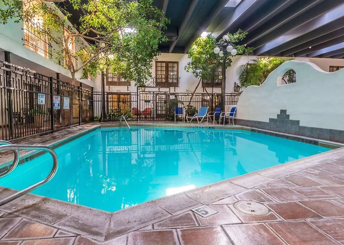 Ramada By Wyndham Las Cruces Hotel & Conference Center