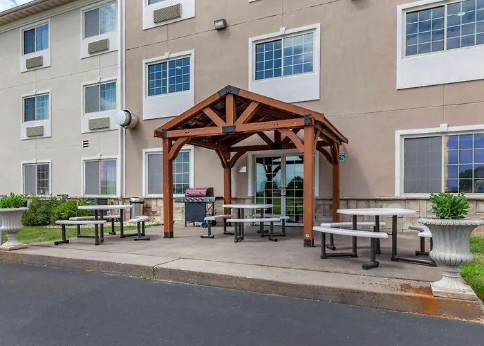 Comfort Suites Delavan - Lake Geneva Area