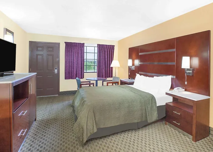 Days Inn By Wyndham Fayetteville
