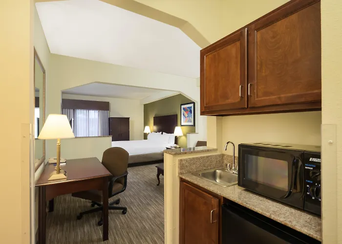 Holiday Inn Express & Suites By Ihg