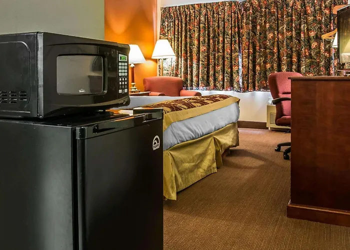 Rodeway Inn Muskegon Airport
