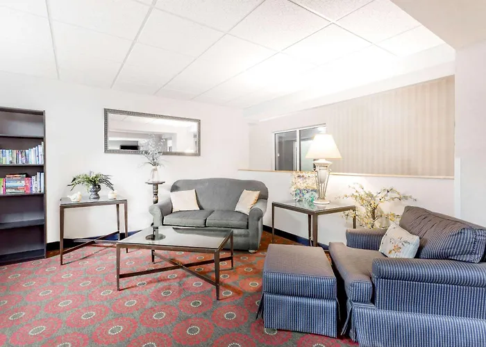 Days Inn By Wyndham - University Plaza