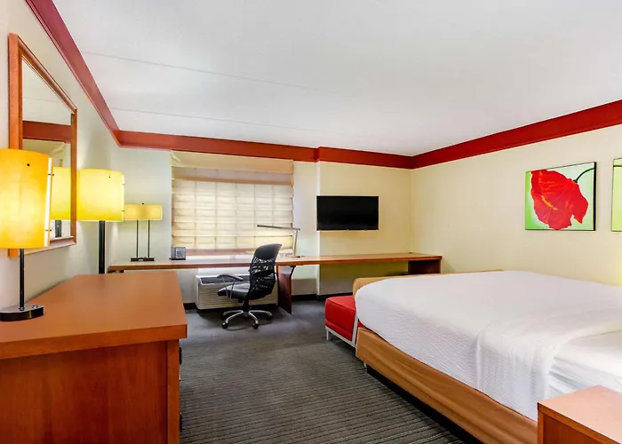 La Quinta By Wyndham Raleigh Crabtree Hotel