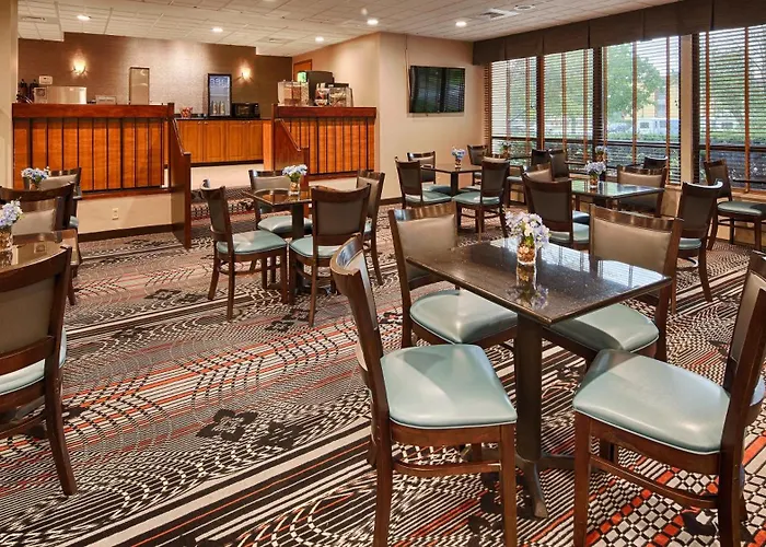 Days Inn By Wyndham Englewood Dayton Airport