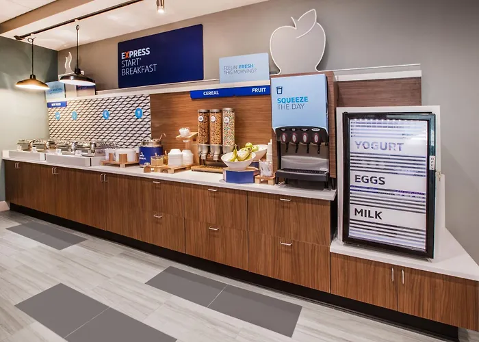 Holiday Inn Express & Suites - Madison By Ihg