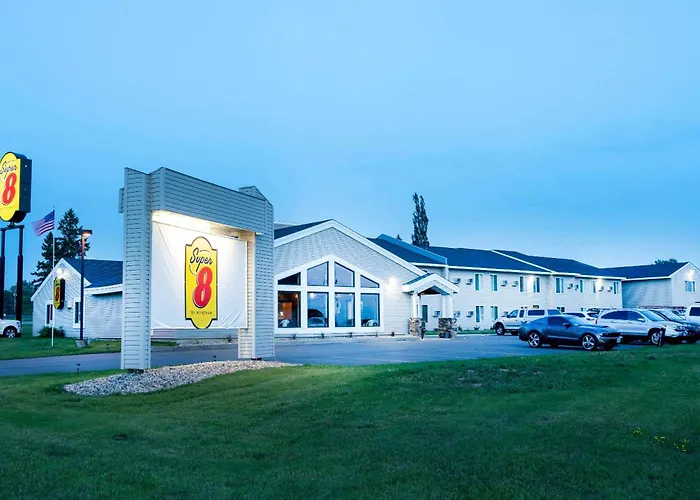 Super 8 By Wyndham Glenwood