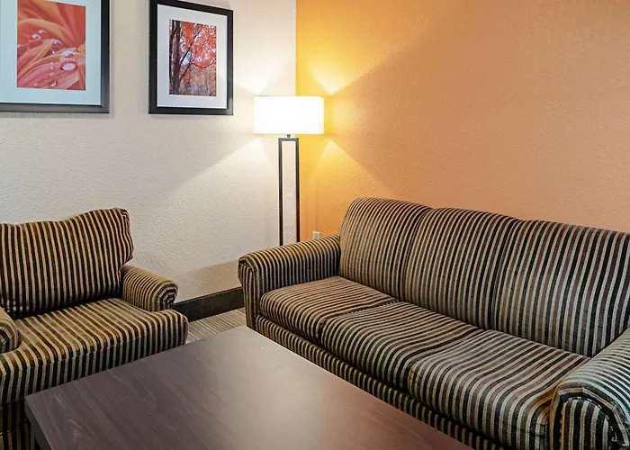 Quality Inn & Suites Robbinsville