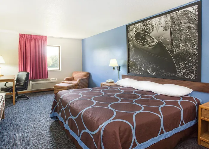 Super 8 By Wyndham Monmouth Il