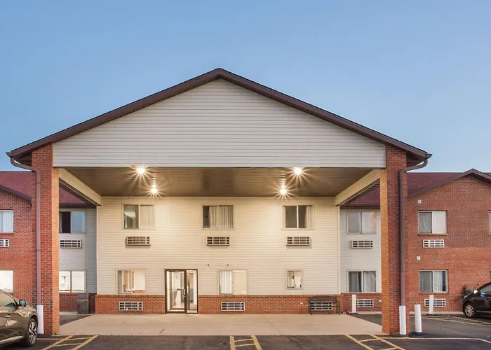 Super 8 By Wyndham Monmouth Il