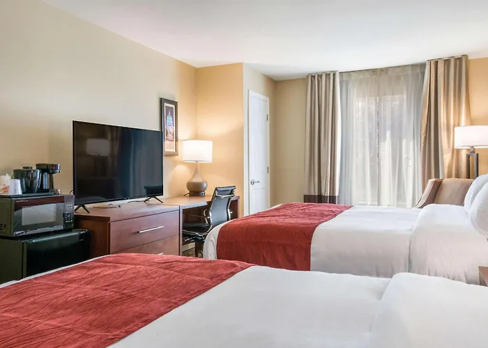 Comfort Inn & Suites Harrisburg - Hershey West