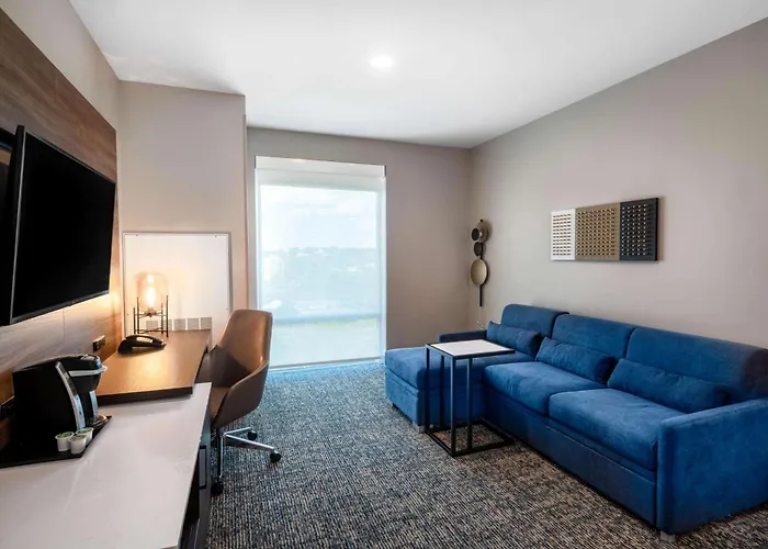 La Quinta Inn & Suites By Wyndham Nashville Downtown Stadium