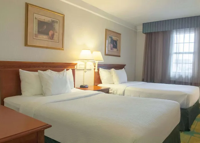 La Quinta Inn By Wyndham New Orleans Veterans / Metairie
