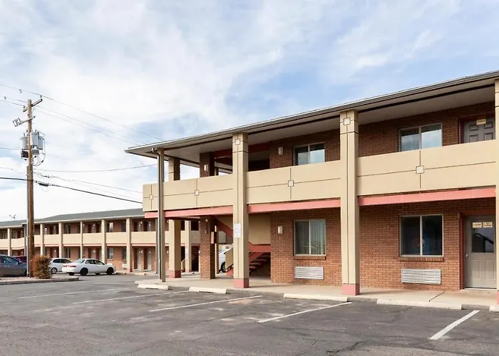 Cedar Valley Inn