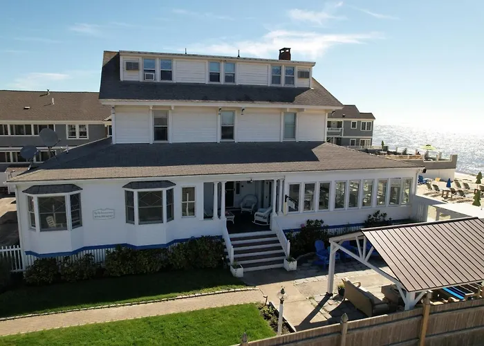By The Sea Guests Bed & Breakfast And Suites