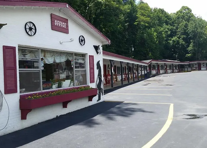 A Holiday Motel - Maggie Valley
