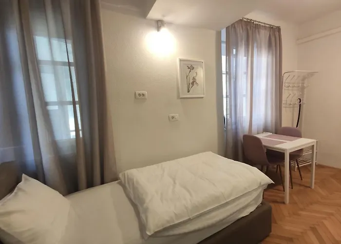 Aparthotel Cross Street 4