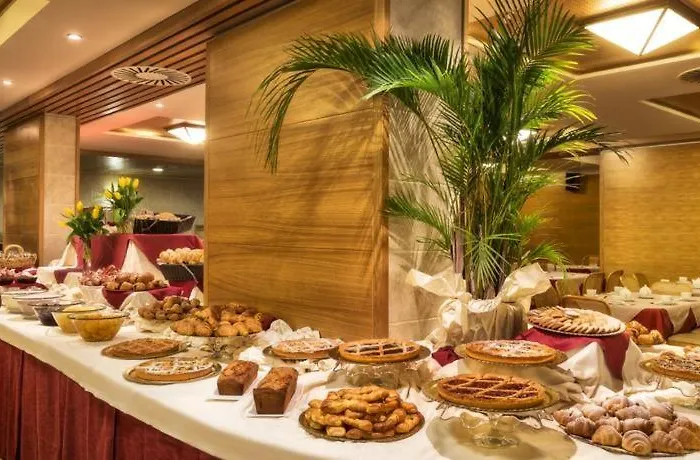 Hotel Club Regina E Fassa Mazzin