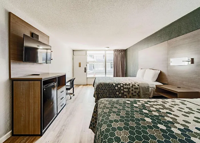 Econo Lodge Inn & Suites Near Bricktown
