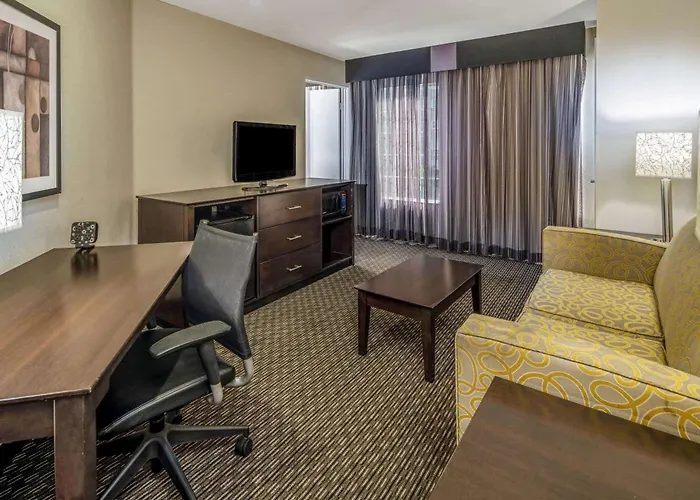 La Quinta By Wyndham Anaheim Hotel