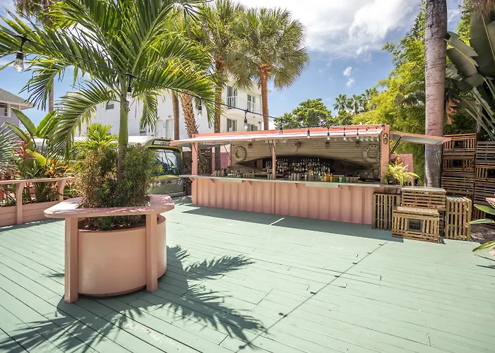 Miami River Inn By Renzzi