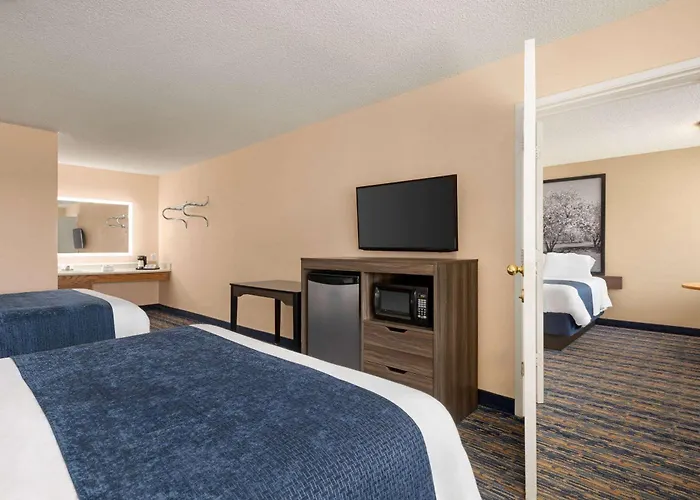 Super 8 By Wyndham Lindsay Olive Tree