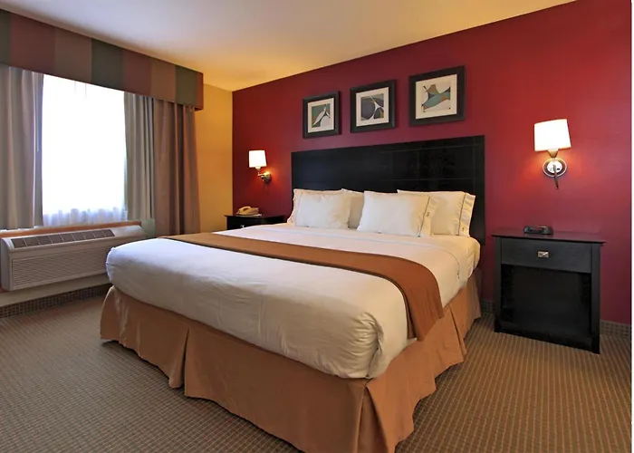 Holiday Inn Express & Suites Defiance By Ihg