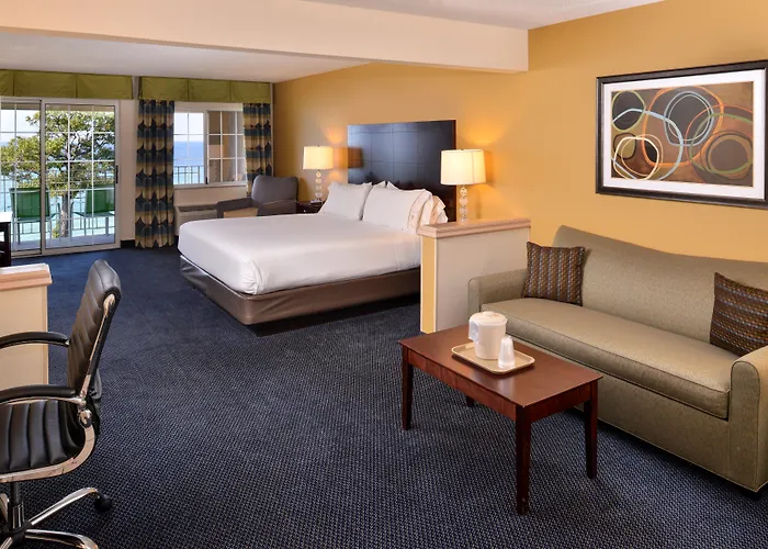 Holiday Inn Express & Suites-Saint Joseph By Ihg